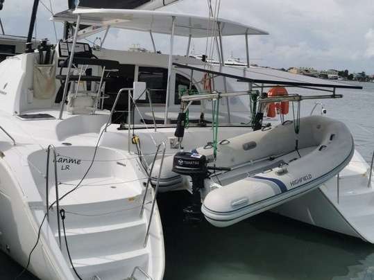 Catamarano Lagoon 380