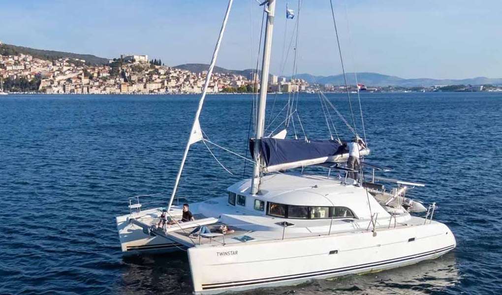 Catamaran Lagoon 380