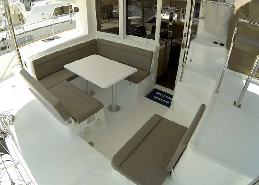 Catamarano Lagoon 39
