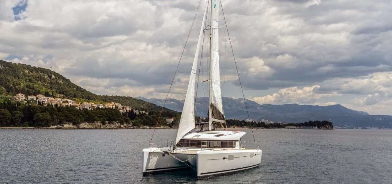 Catamaran Lagoon 39