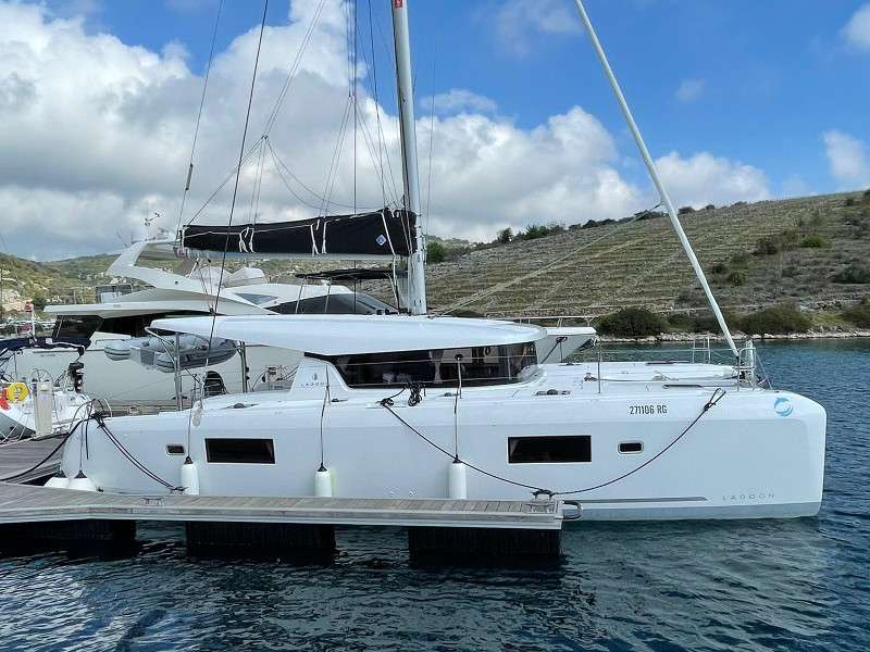 Катамаран Lagoon 42