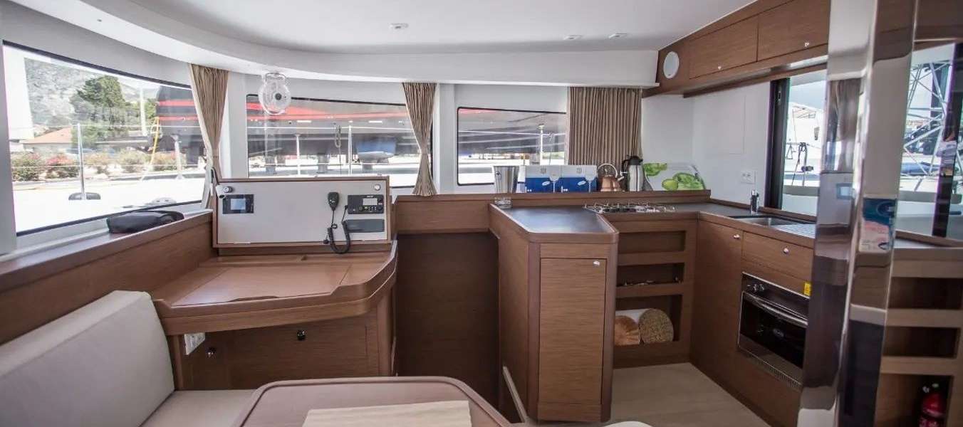 Катамаран Lagoon 42