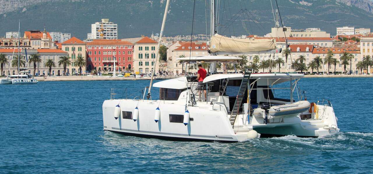 Catamarano Lagoon 42