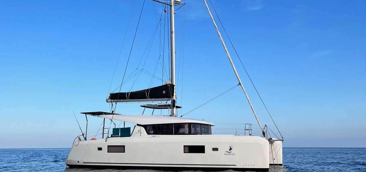 Catamarano Lagoon 42