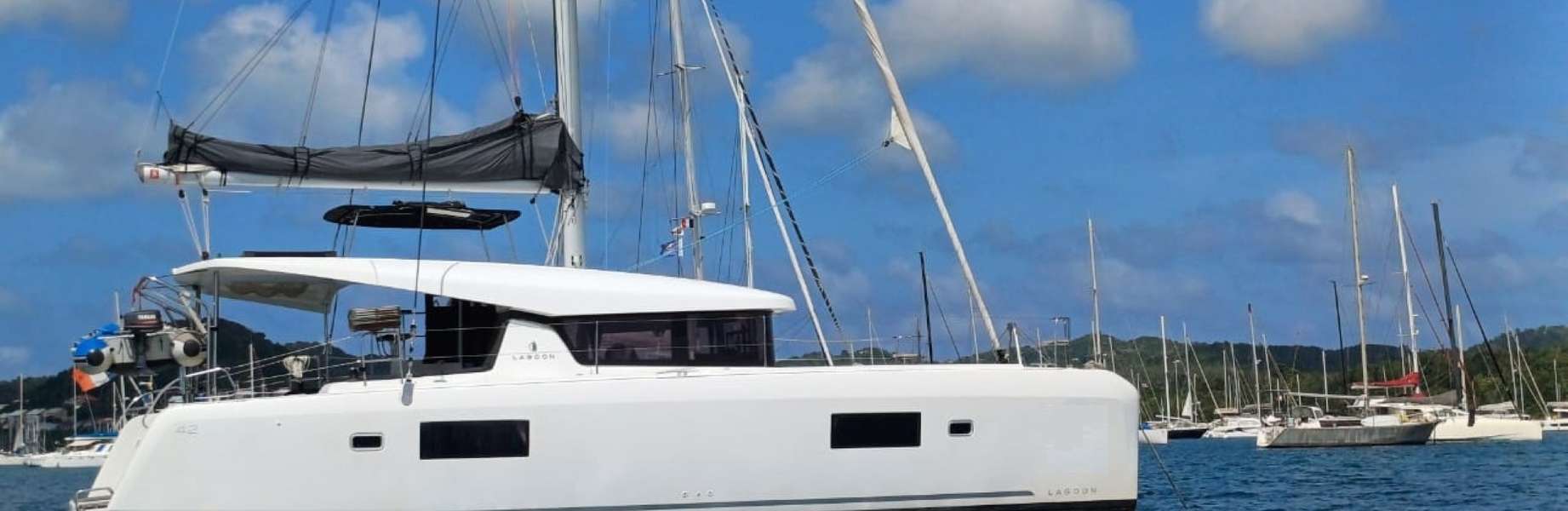 Catamarano Lagoon 42