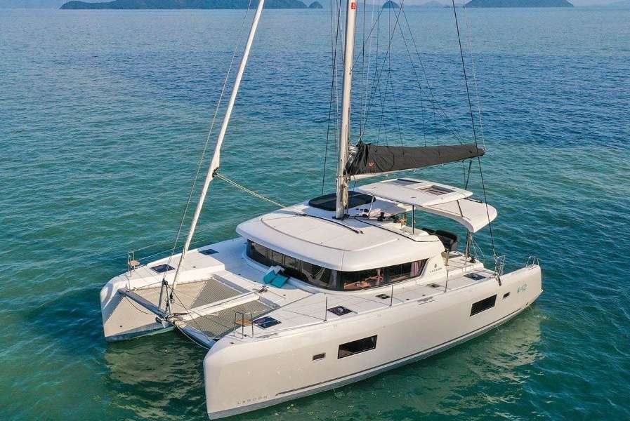 Katamaran Lagoon 42