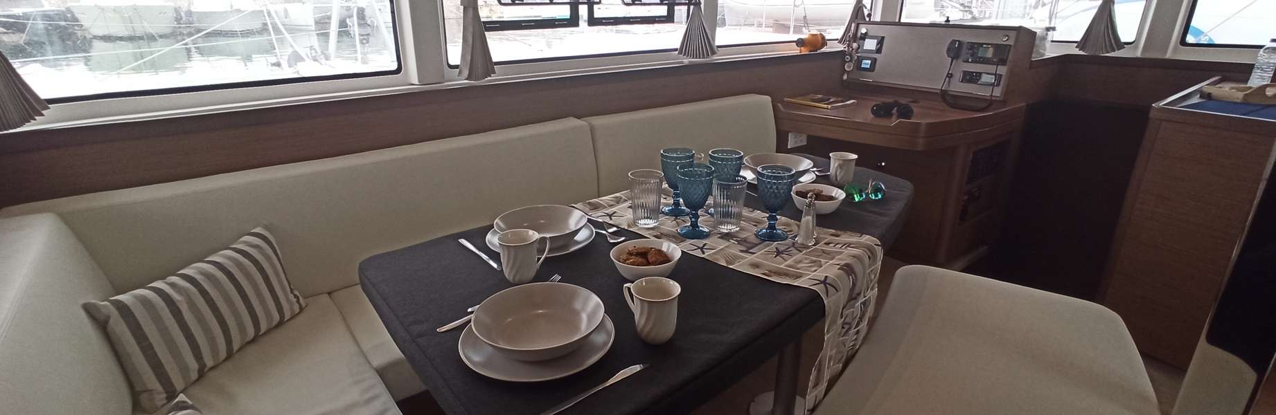 Катамаран Lagoon 42