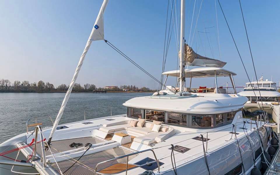 Catamarano Lagoon 55