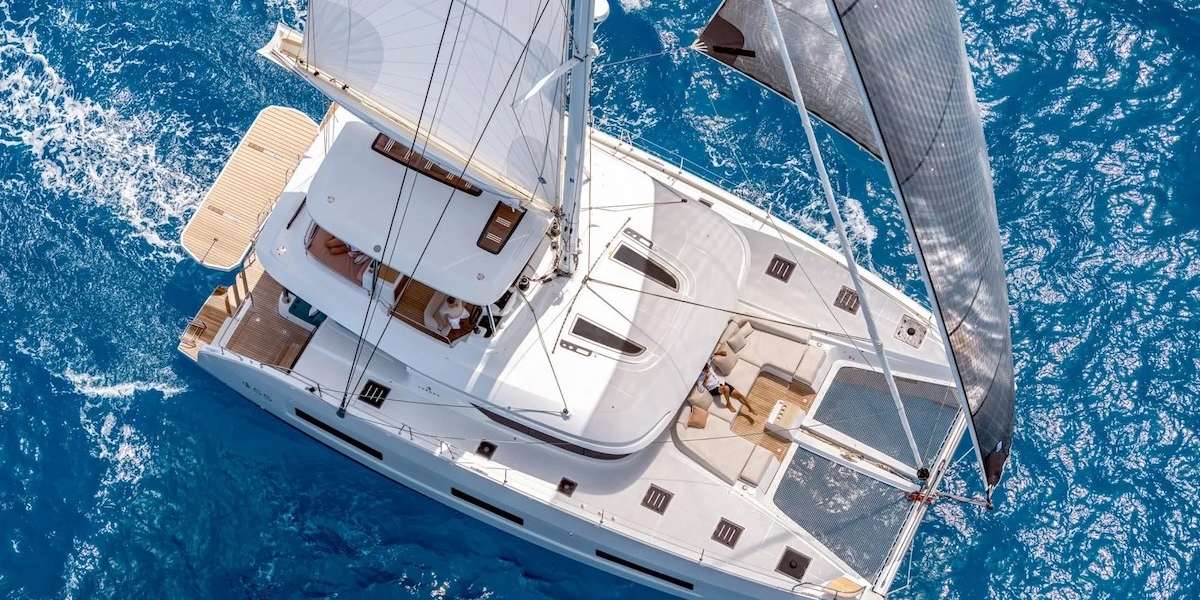 Catamarano Lagoon 55