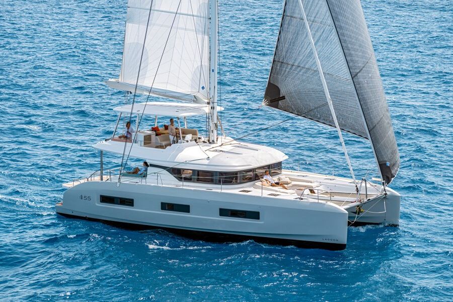 Catamarano Lagoon 55