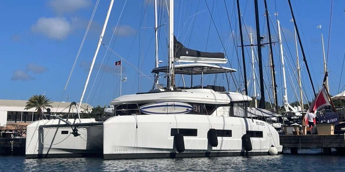 Catamarano Lagoon 55