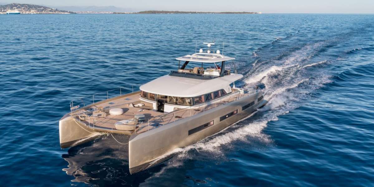 Catamarán a Motor Lagoon Seventy 8