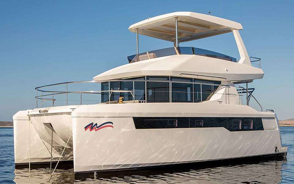 Motorkatamaran Leopard 40 PC