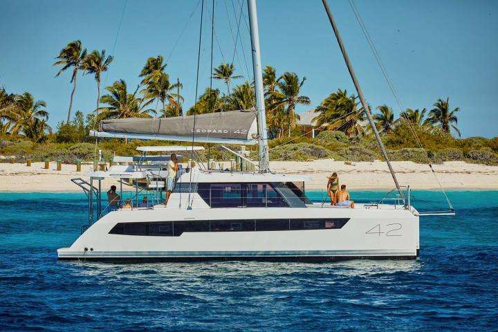 Catamaran Leopard 42