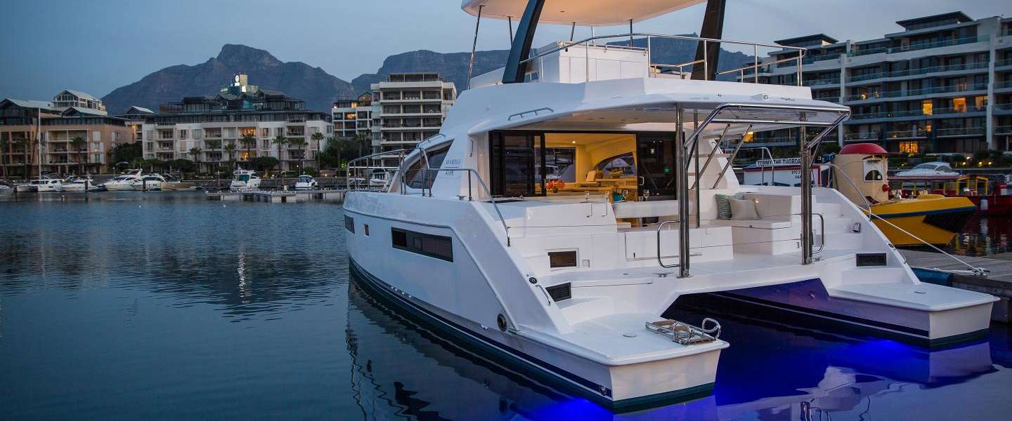 Catamarano a Motore Leopard 43 PC