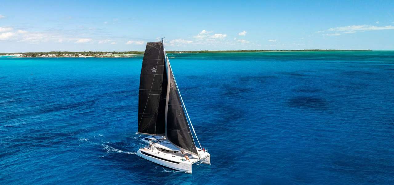 Катамаран Leopard 52