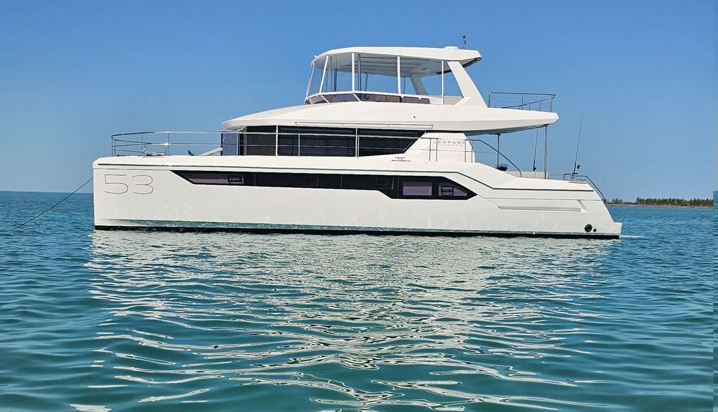 Catamarán a Motor Leopard 53 PC
