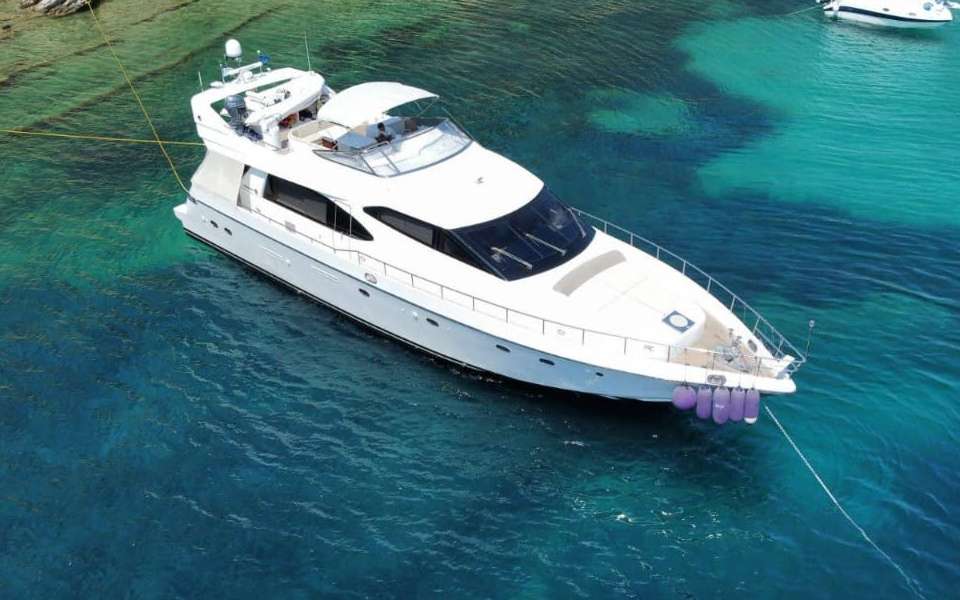 Моторная яхта Tecnomarine Fly 75