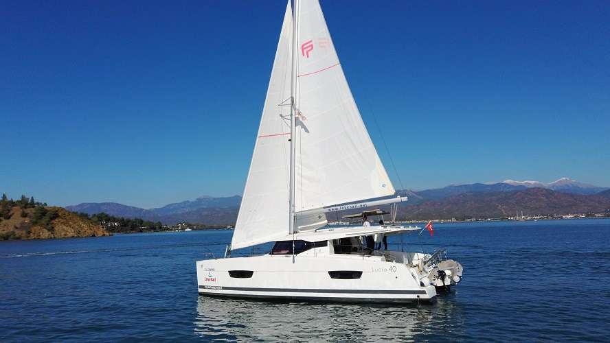 Katamaran Lucia 40