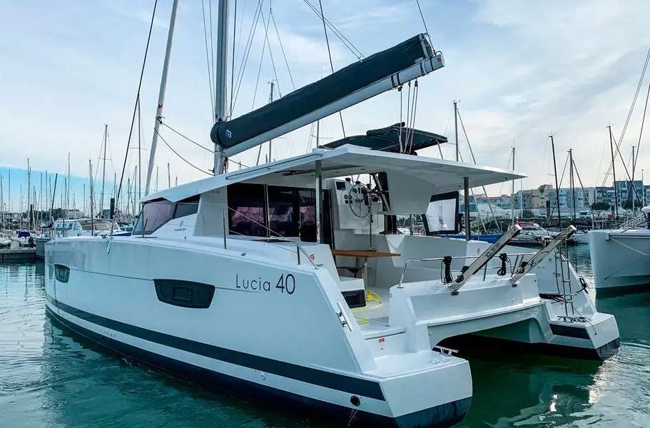 Catamaran Lucia 40