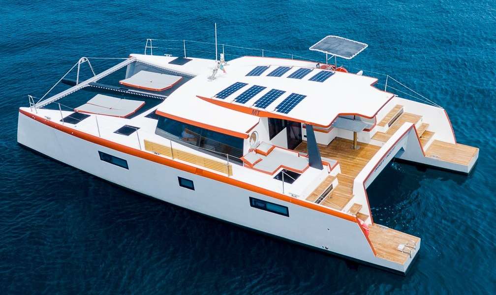 Catamarano a Motore Luna 47 Power