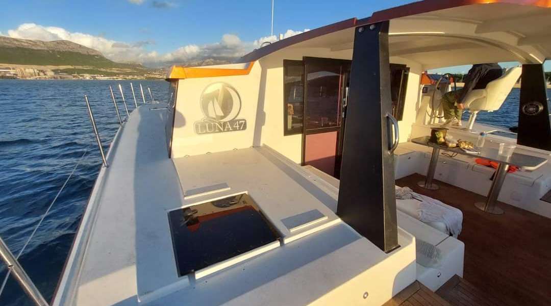 Power Catamaran Luna 47 Power