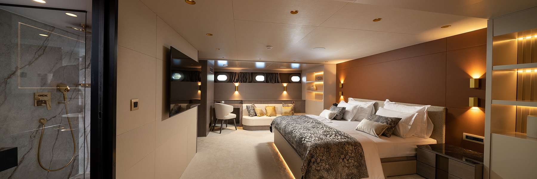 Luxury Yacht Nocturno