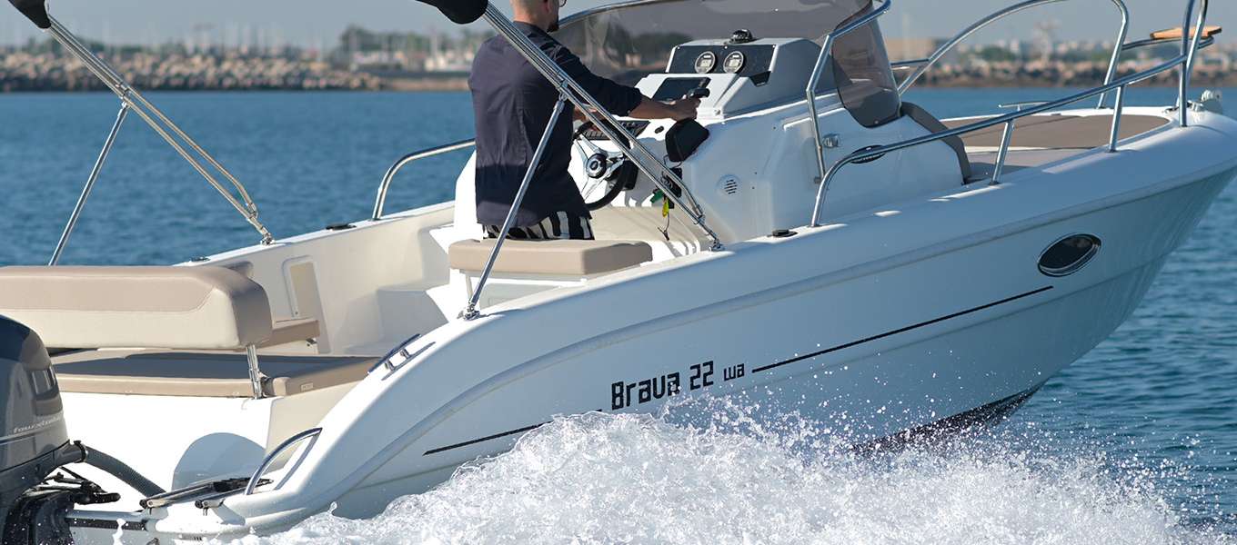 Barco a motor Brava 22 WA