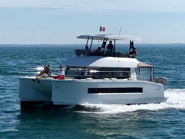 Power Catamaran MY 37