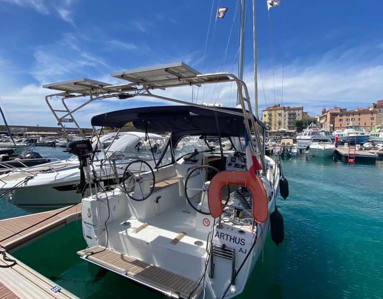 Парусная яхта Oceanis 30.1