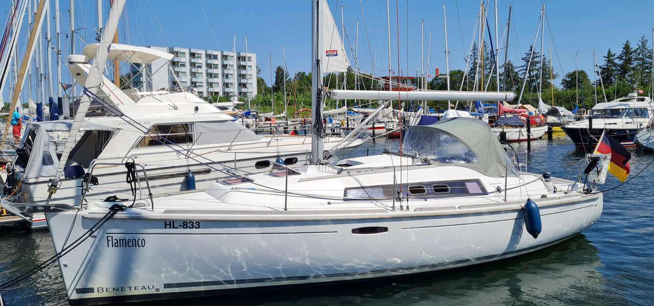 Парусная яхта Oceanis 31