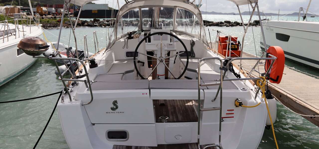 Парусная яхта Oceanis 31