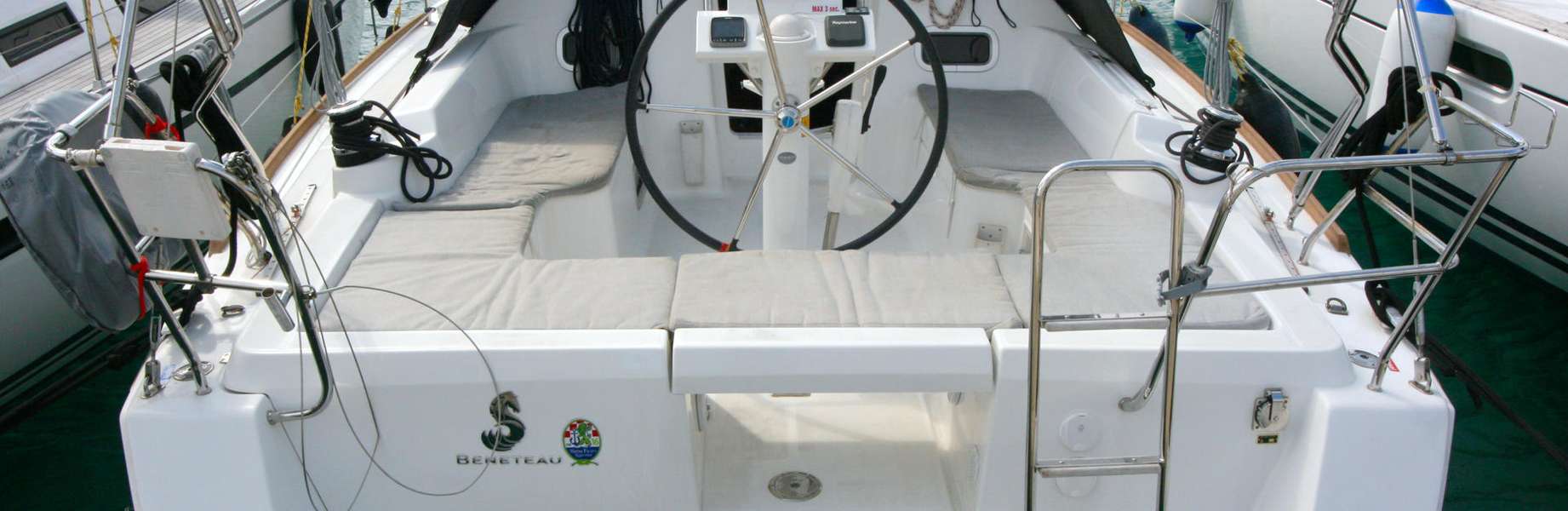 Парусная яхта Oceanis 34