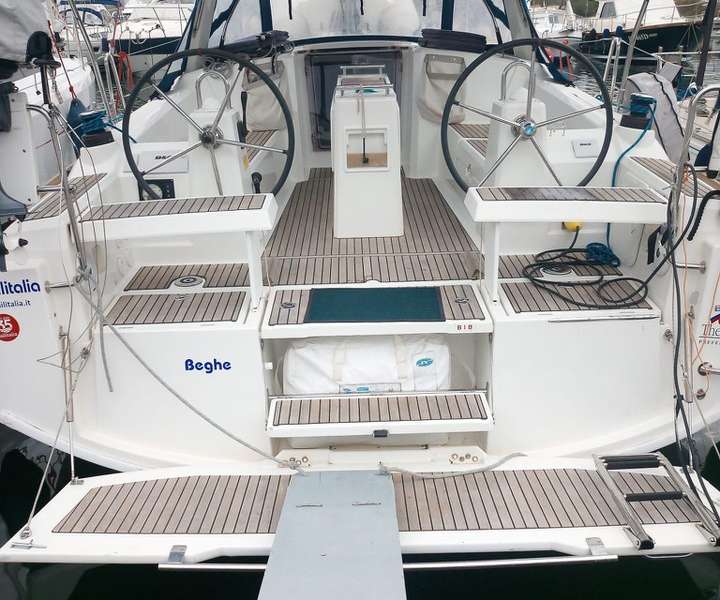 Парусная яхта Oceanis 35.1