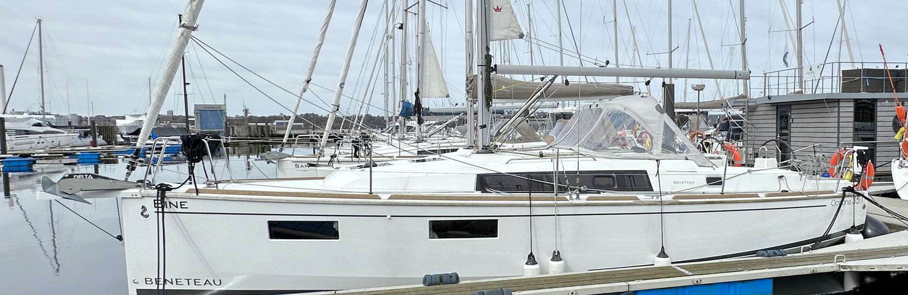 Sailboat Oceanis 35.1