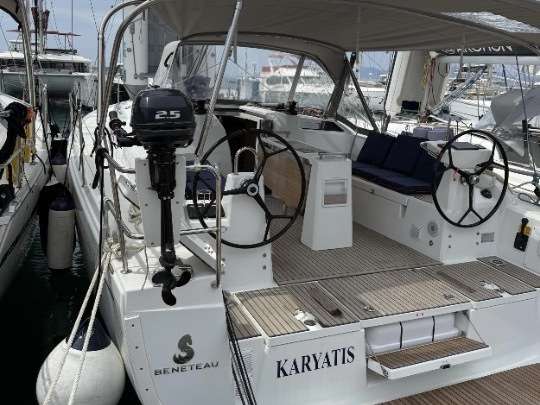 Парусная яхта Oceanis 37