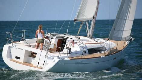 Sailboat Oceanis 37