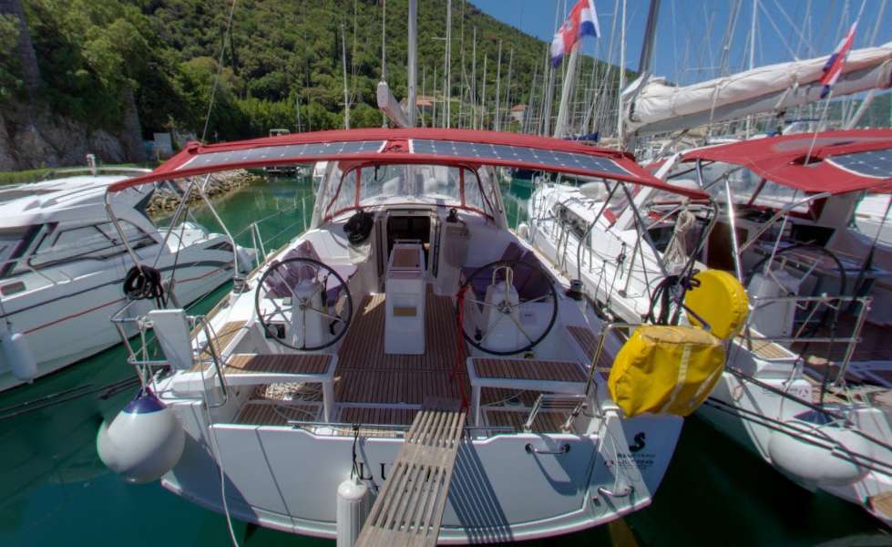 Sailboat Oceanis 38.1