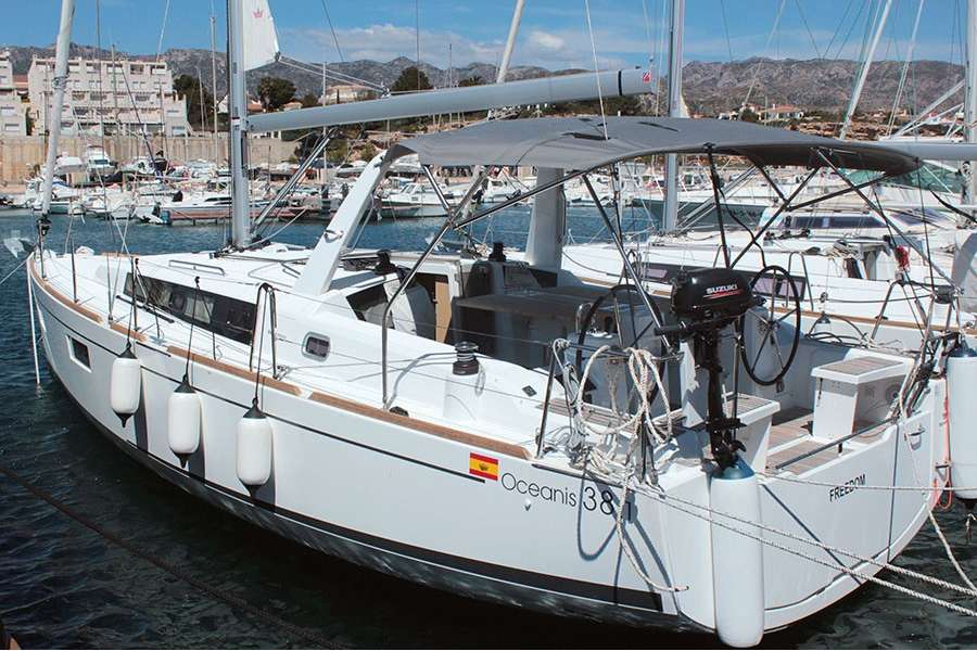 Velero Oceanis 38.1