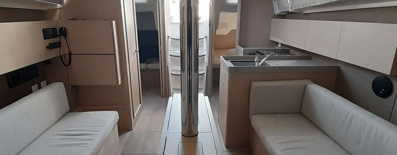 Velero Oceanis 38.1