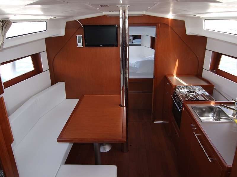 Sailboat Oceanis 38.1