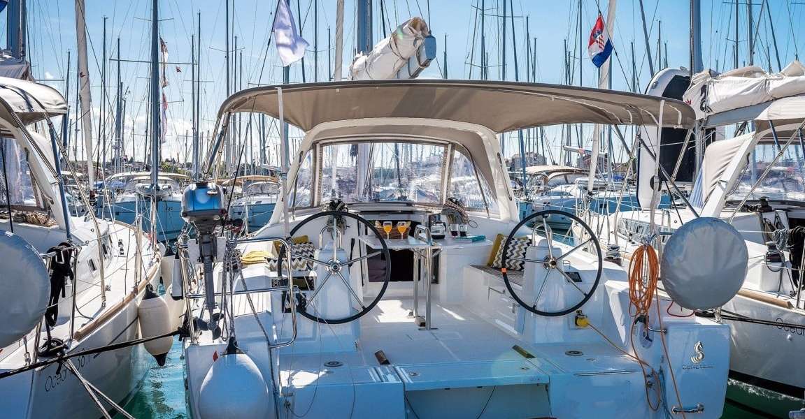 Sailboat Oceanis 38.1