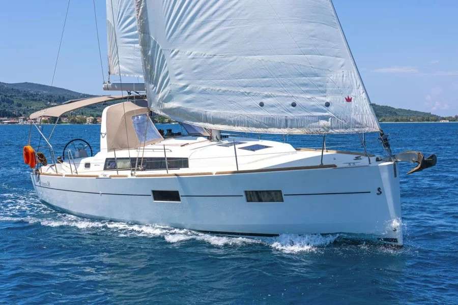Velero Oceanis 38