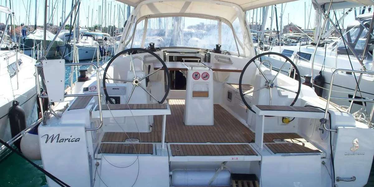 Velero Oceanis 38