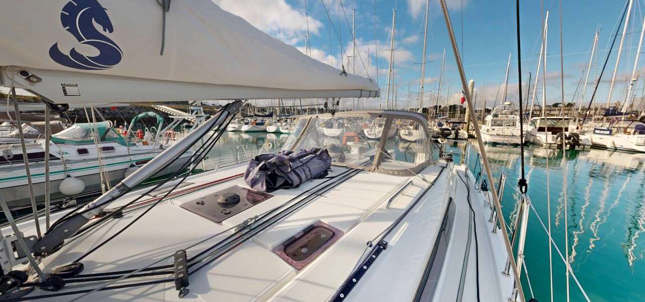 Sailboat Oceanis 40.1
