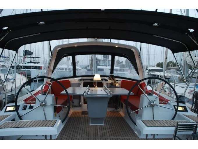 Парусная яхта Oceanis 41.1