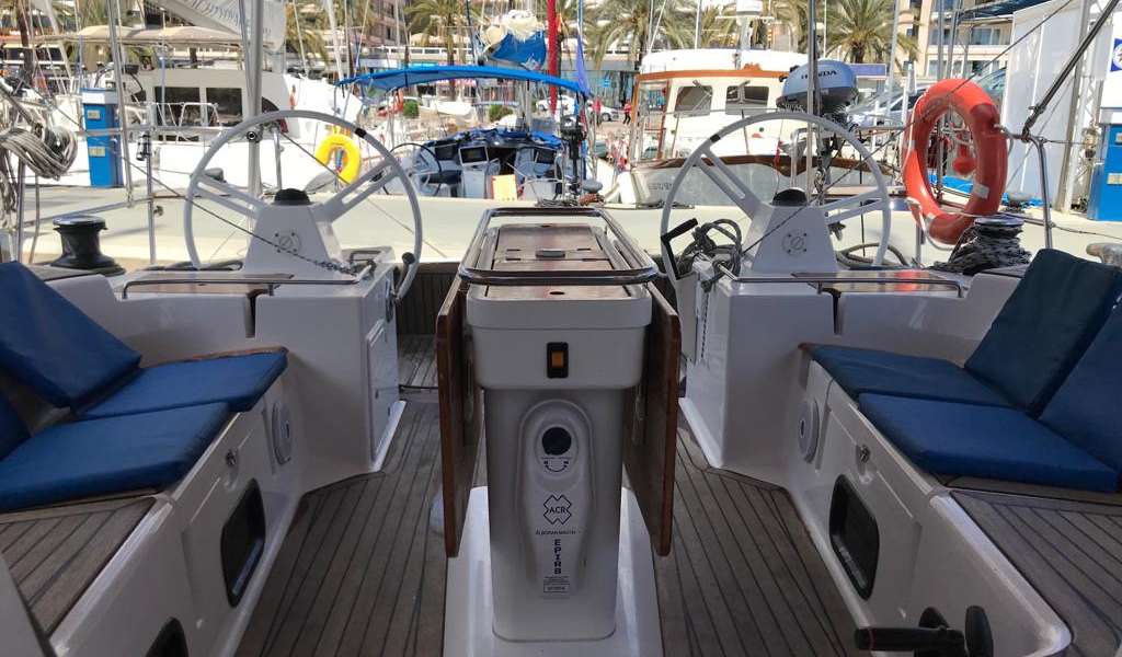 Sailboat Oceanis 43