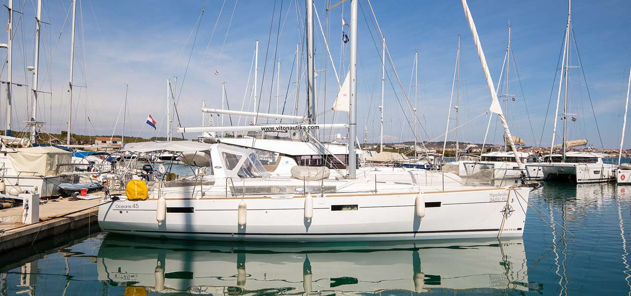 Sailboat Oceanis 45