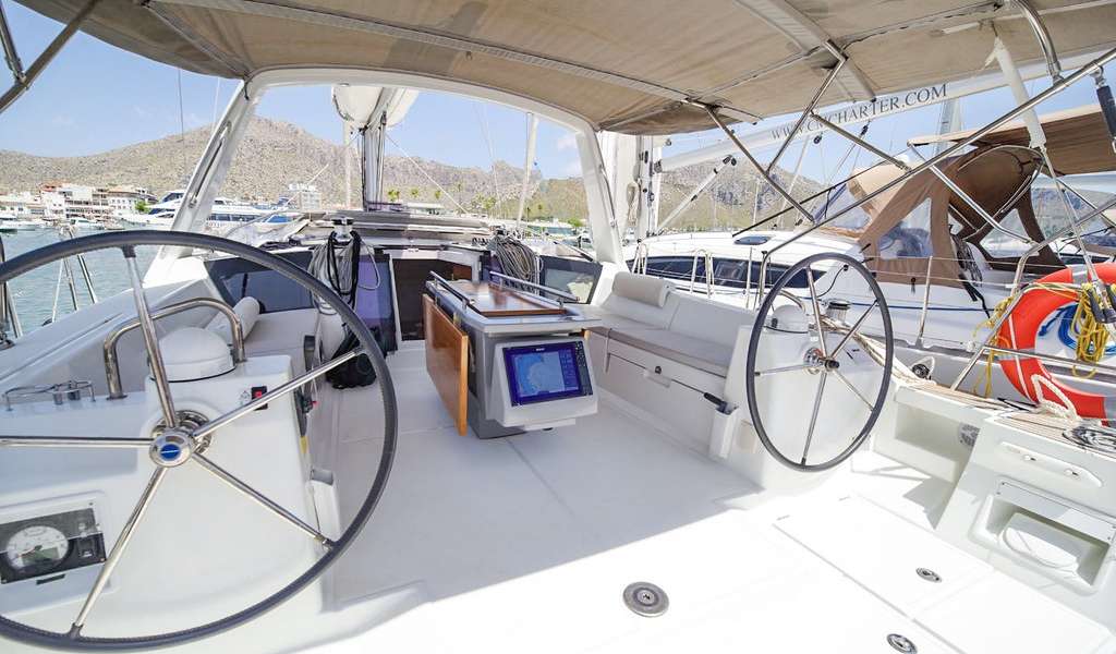 Sailboat Oceanis 45