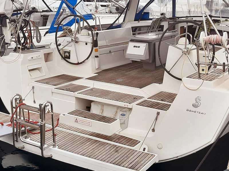 Sailboat Oceanis 48